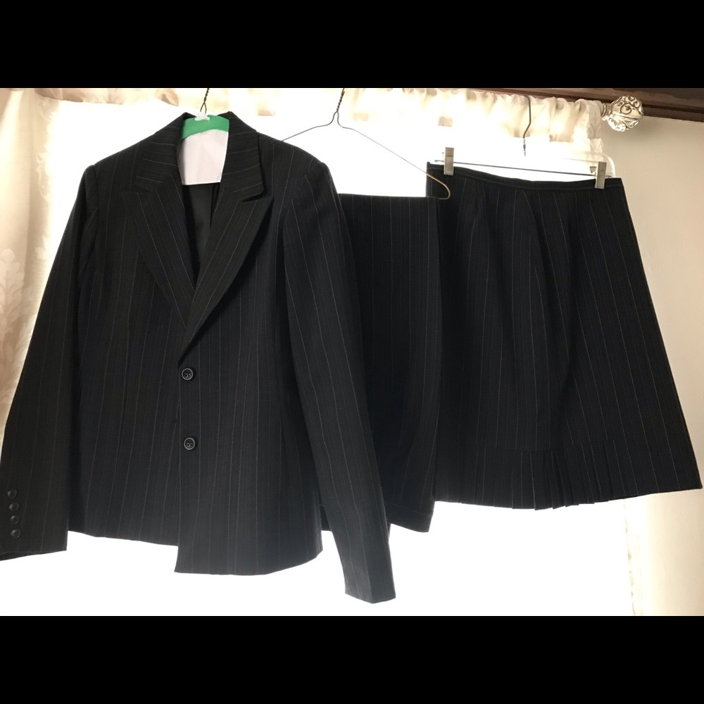 Ladies 3 piece suit apt 9.  Black pin stripe